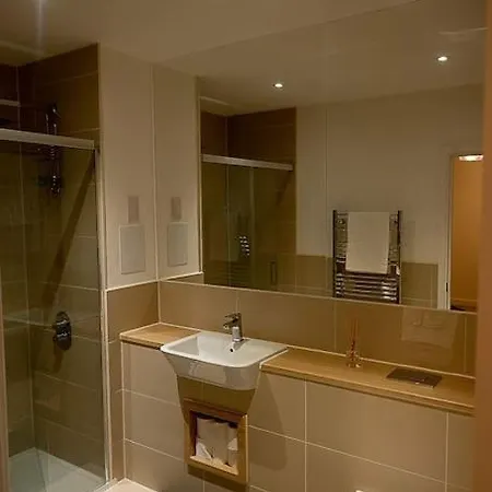 Exquisite Cozy House, Close To Train Station And Amenities Harold Wood Esterno foto