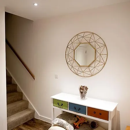 Exquisite Cozy House, Close To Train Station And Amenities Harold Wood Esterno foto