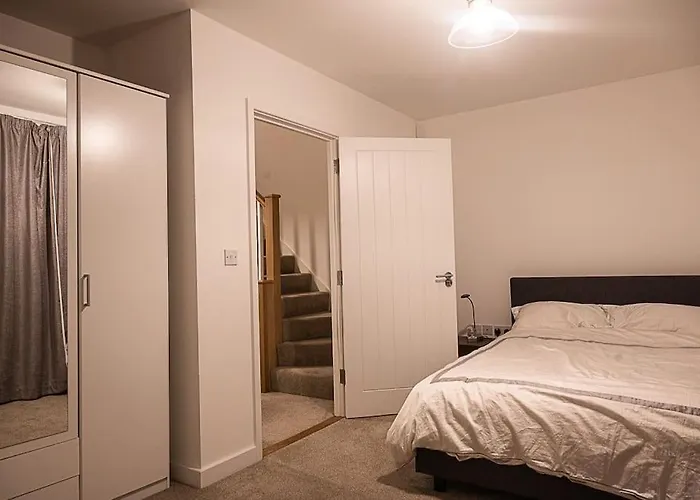 Exquisite Cozy House, Close To Train Station And Amenities