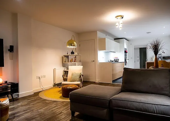 Exquisite Cozy House, Close To Train Station And Amenities