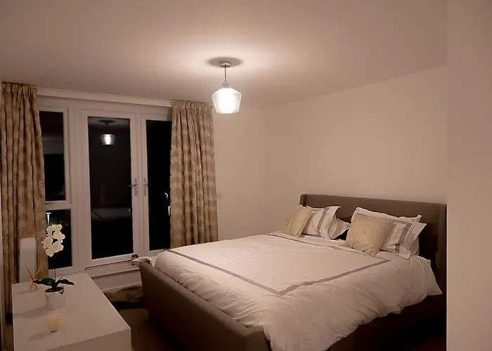 Exquisite Cozy House, Close To Train Station And Amenities