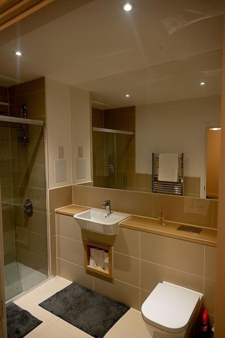 Villa Exquisite Cozy House, Close To Train Station And Amenities *