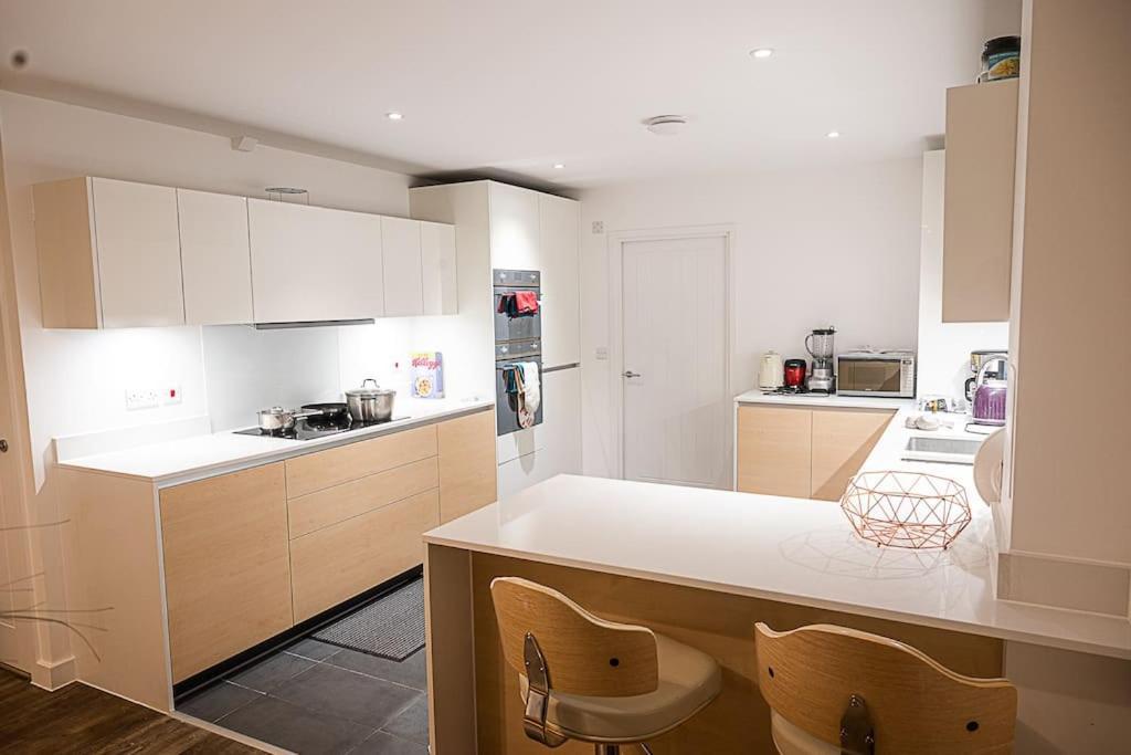Exquisite Cozy House, Close To Train Station And Amenities * Harold Wood