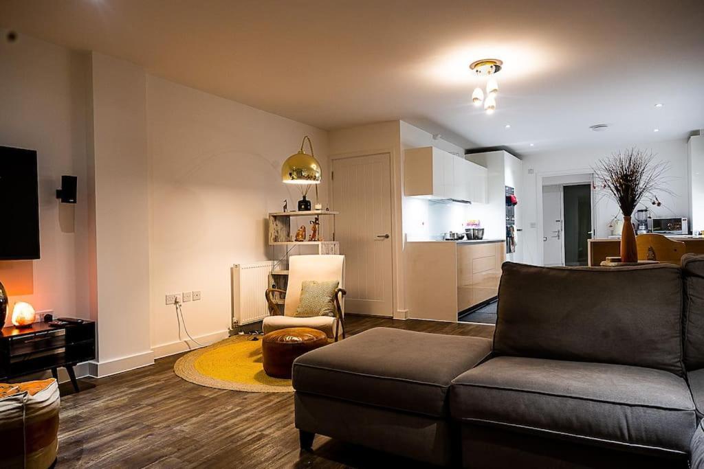 Exquisite Cozy House, Close To Train Station And Amenities Villa