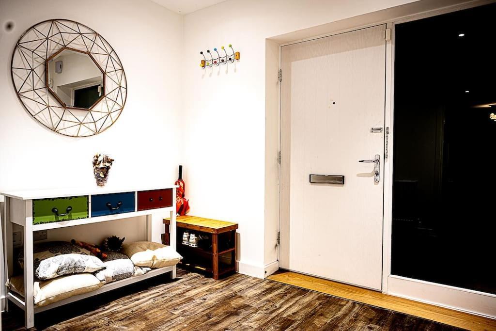Villa Exquisite Cozy House, Close To Train Station And Amenities