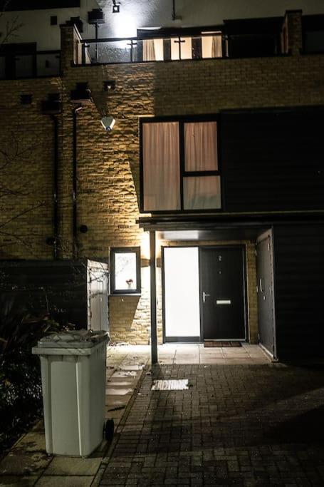 Villa Exquisite Cozy House, Close To Train Station And Amenities Harold Wood